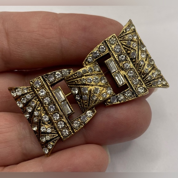 Vintage Sparkling Faceted Crystal Brooch Pin Antiqued Gold Tone Bow Design - Picture 4 of 8